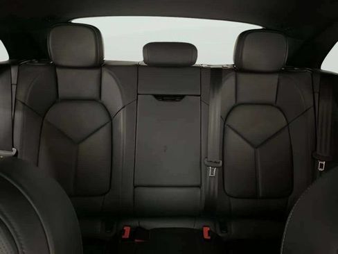 Used 2022 Porsche Macan AWD/4WD image 70