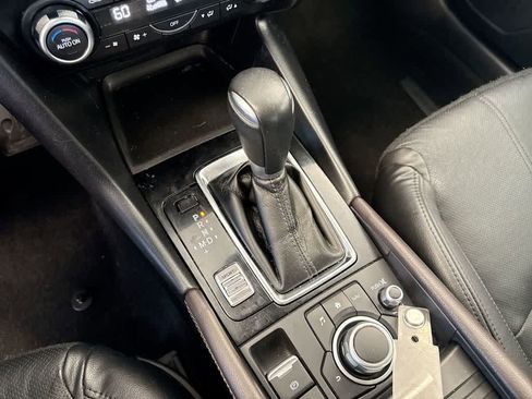 Used 2018 MAZDA MAZDA3 Grand Touring image 34
