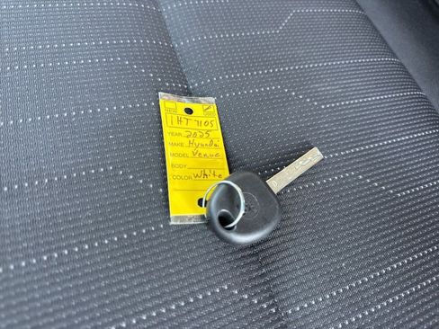 Used 2025 Hyundai Venue SE image 29