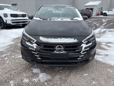 Used 2025 Nissan Versa SV image 2