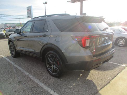 Used 2025 Ford Explorer ST-Line w/ ST-Line Street Pack AWD/4WD image 19