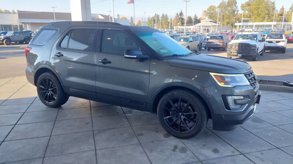 Used 2017 Ford Explorer Sport w/ Equipment Group 401A AWD/4WD image 3