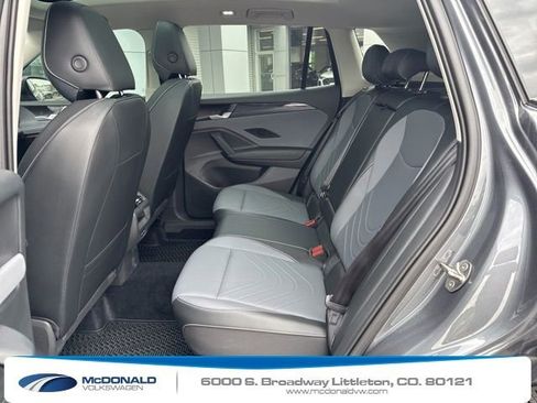 Used 2025 Volkswagen Tiguan SE AWD/4WD image 16