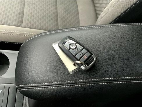 Used 2022 Ford Escape SE w/ Convenience Package image 11