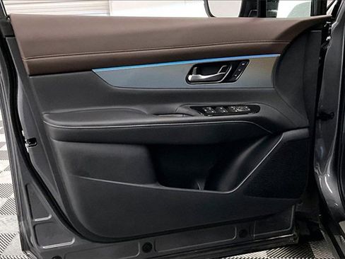 Used 2025 Nissan Murano Platinum image 18