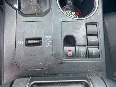 Used 2023 Toyota Highlander XSE FWD image 12