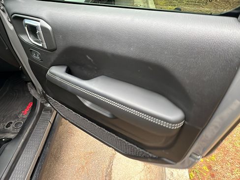 Used 2022 Jeep Wrangler Unlimited Rubicon w/ Steel Bumper Group image 18