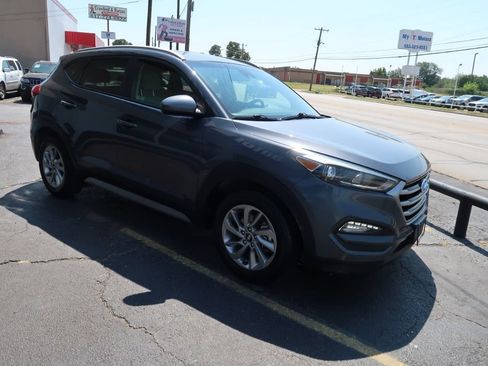 Used 2018 Hyundai Tucson SEL FWD image 2