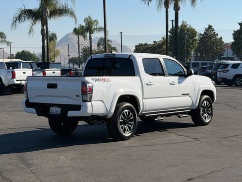 Used 2022 Toyota Tacoma TRD Sport w/ TRD Premium Sport Package AWD/4WD image 5