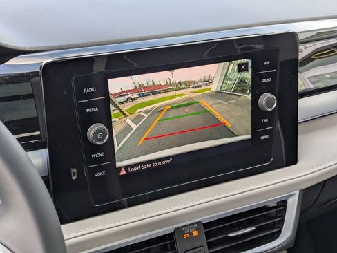 New 2026 Volkswagen Taos SE image 19