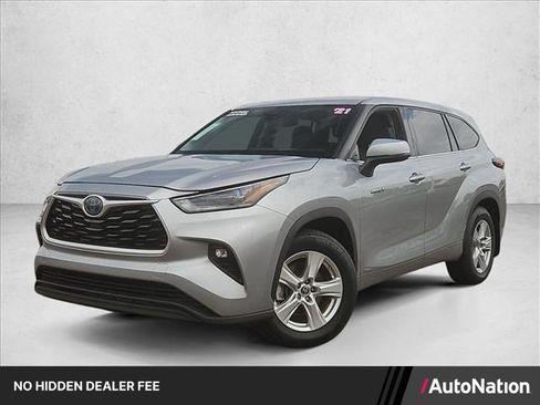 Used 2021 Toyota Highlander LE AWD/4WD image 1