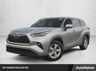 Used 2021 Toyota Highlander LE AWD/4WD video 1