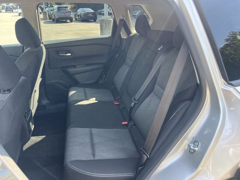 Used 2025 Nissan Rogue SV AWD/4WD image 16