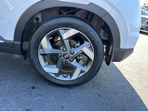 Used 2022 Hyundai Venue Limited image 10