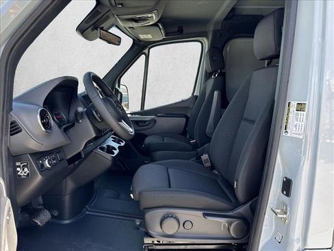 Used 2024 Mercedes-Benz Sprinter 2500 image 15