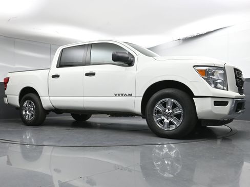 Used 2024 Nissan Titan SV w/ Accessory Utility Package image 24