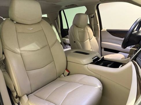 Used 2020 Cadillac Escalade Premium Luxury w/ LPO, Radiant Package AWD/4WD image 34