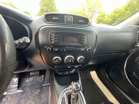 Used 2015 Kia Soul + FWD image 28