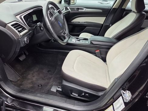 Used 2020 Ford Fusion SE w/ Equipment Group 151A image 3