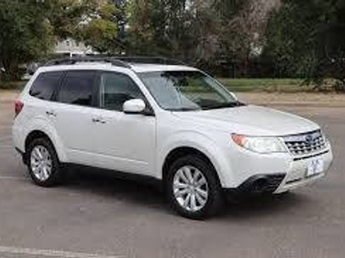 Used 2012 Subaru Forester 2.5X Premium w/ All-Weather Pkg image 8