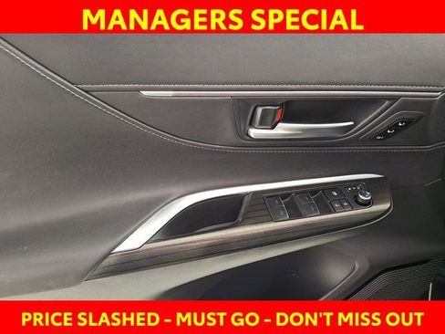 Used 2024 Toyota Venza Nightshade image 14