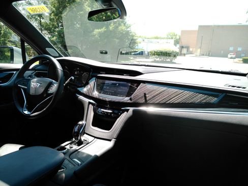 Used 2025 Cadillac XT6 Premium Luxury AWD/4WD image 6