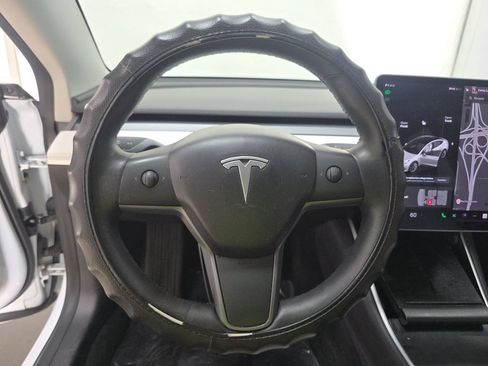 Used 2019 Tesla Model 3 Standard Range RWD image 5