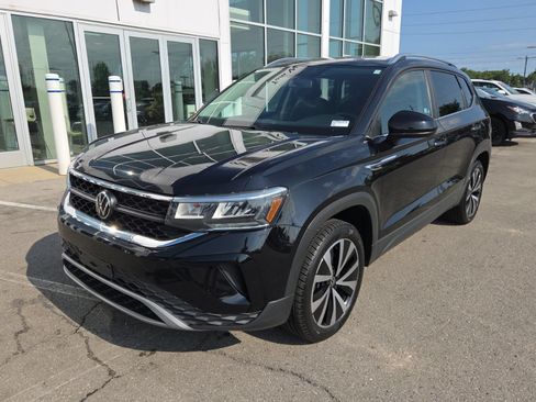 Used 2022 Volkswagen Taos SE FWD image 12