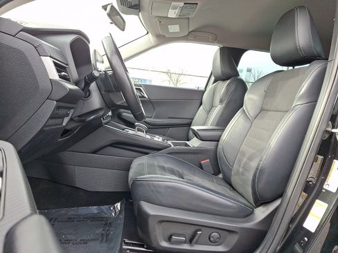 Used 2023 Mitsubishi Outlander SE image 13