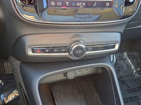 Certified 2025 Volvo XC40 B5 Core image 29