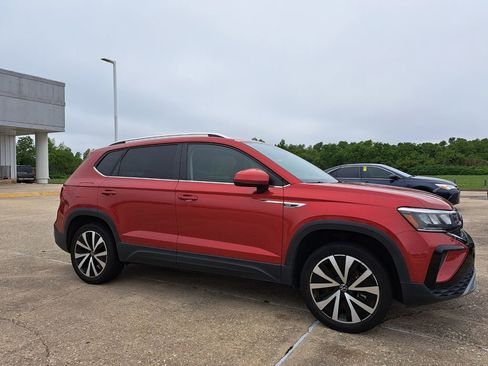 Used 2022 Volkswagen Taos SE FWD image 3