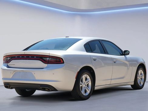 Used 2022 Dodge Charger SXT RWD image 9