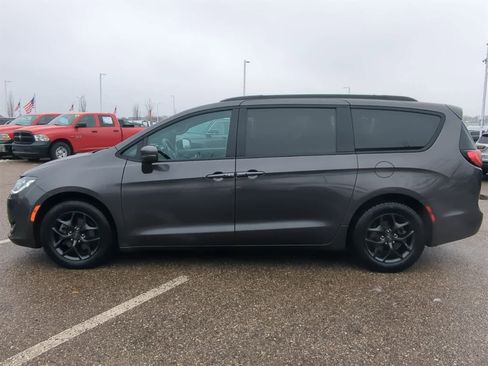 Certified 2019 Chrysler Pacifica Limited w/ S Appearance Package image 11