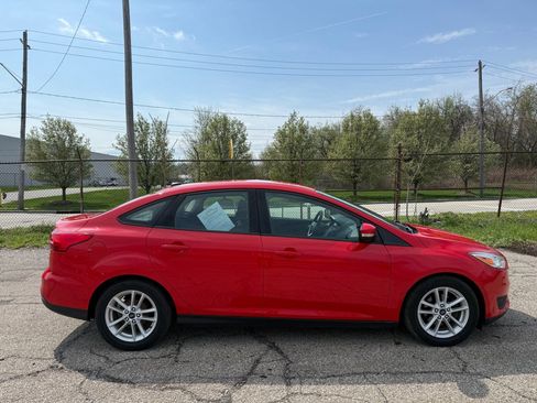 Used 2017 Ford Focus SE w/ Cold Weather Package image 2