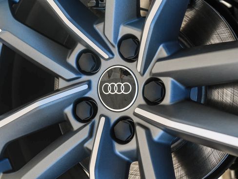 New 2025 Audi Q3 2.0T Premium image 16