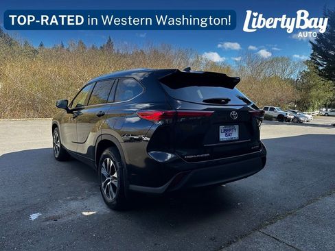 Used 2021 Toyota Highlander XLE AWD/4WD image 10