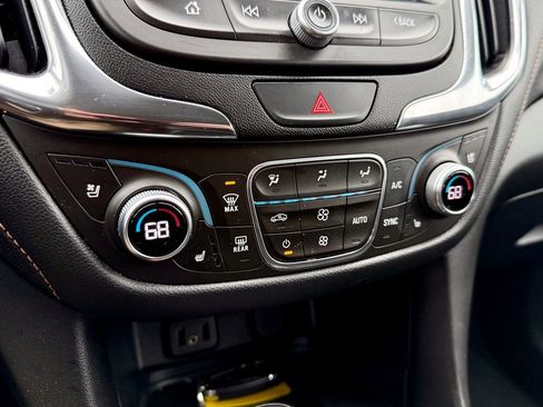 Used 2018 Chevrolet Equinox Premier image 22