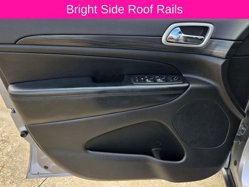 Used 2020 Jeep Grand Cherokee Laredo image 13