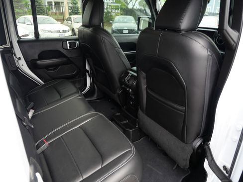 Used 2019 Jeep Wrangler Unlimited Sahara AWD/4WD image 28