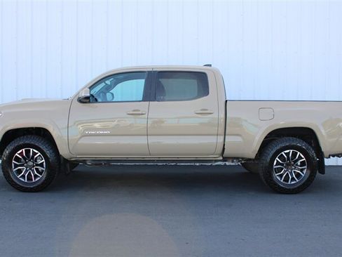 Used 2020 Toyota Tacoma TRD Sport w/ Technology Package AWD/4WD image 4