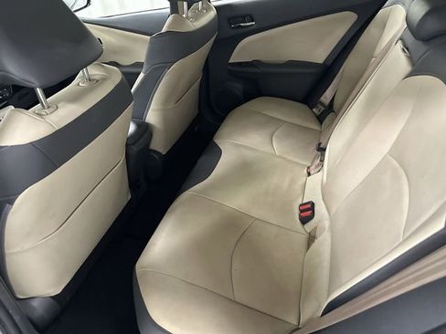 Used 2016 Toyota Prius Four image 15