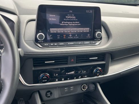 Used 2025 Nissan Rogue SV FWD image 7