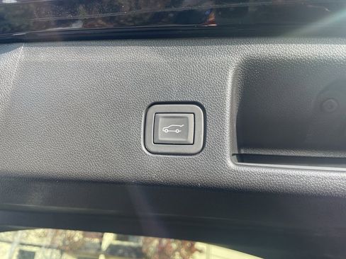 Used 2025 Chevrolet Equinox EV LT w/ Convenience Package image 39