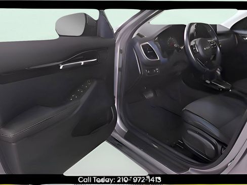 Used 2023 Kia Seltos S w/ Navigation Package FWD image 11