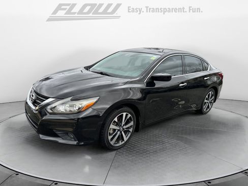 Used 2017 Nissan Altima 2.5 SR w/ LED Appearance Package image 4