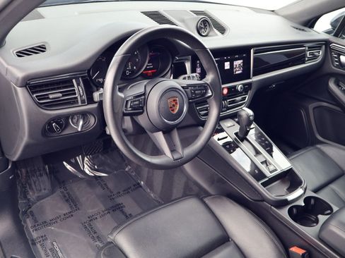 Certified 2025 Porsche Macan w/ Premium Package Plus AWD/4WD image 3