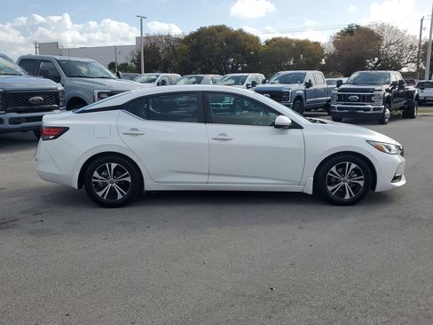 Used 2021 Nissan Sentra SV w/ Trunk Package image 4