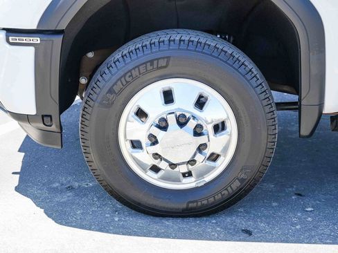 Used 2025 GMC Sierra 3500 Denali Ultimate AWD/4WD image 9