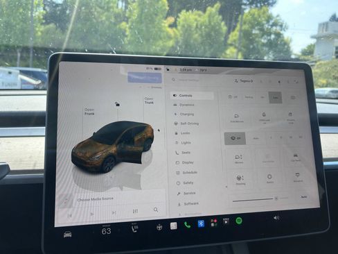 Used 2024 Tesla Model Y Long Range AWD/4WD image 11
