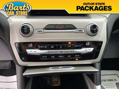 Used 2021 Ford Explorer XLT w/ Equipment Group 202A AWD/4WD image 34